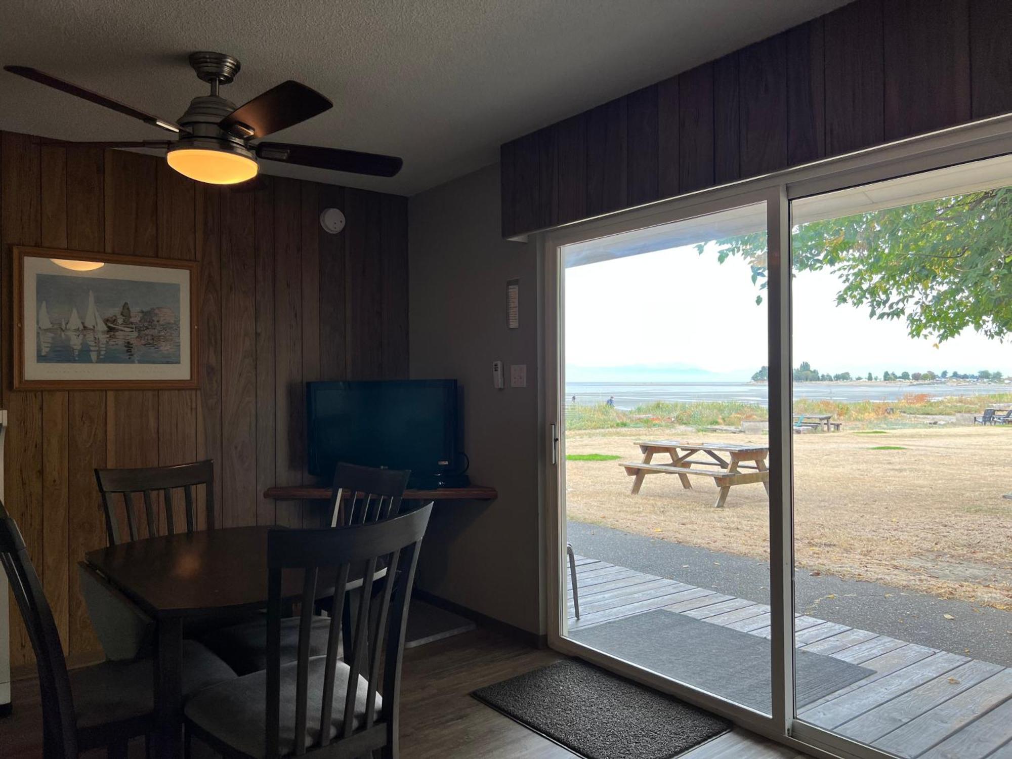 Sea Edge Motel Parksville Pokoj fotografie