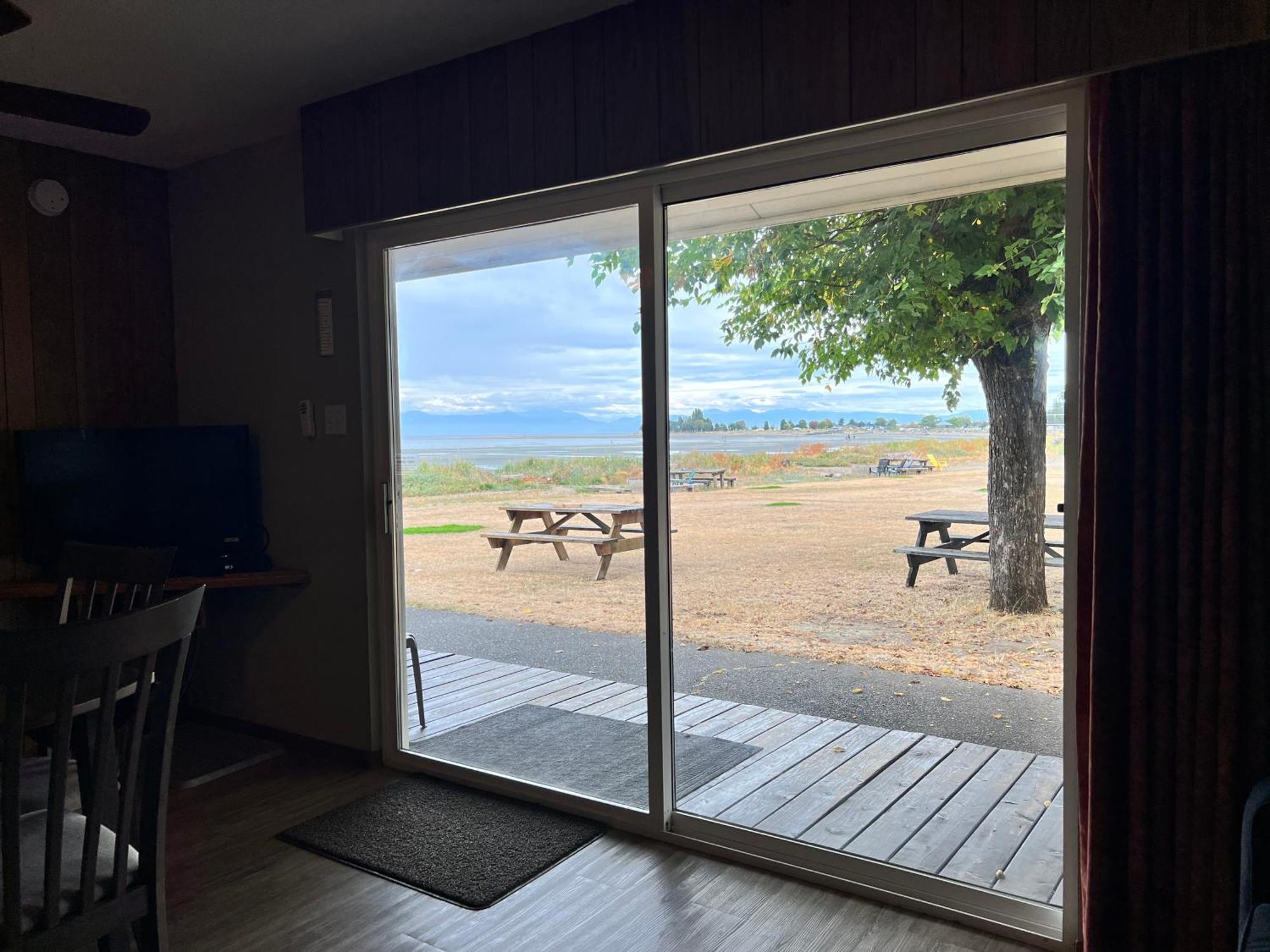 Sea Edge Motel Parksville Exteriér fotografie